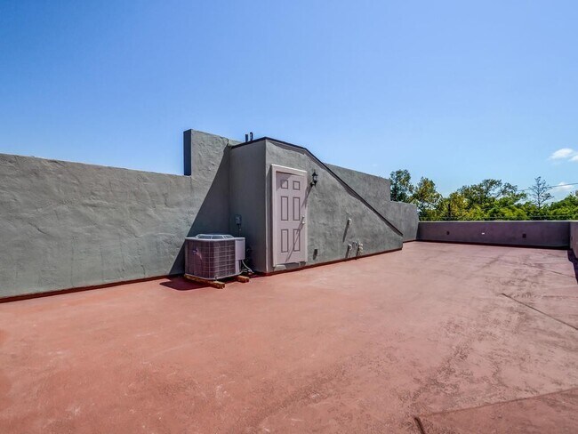 Building Photo - 241 Beech St
