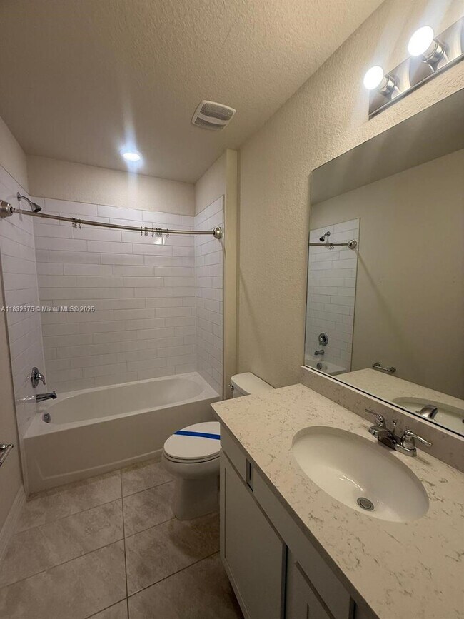 Building Photo - 3141 Tamarind Dr