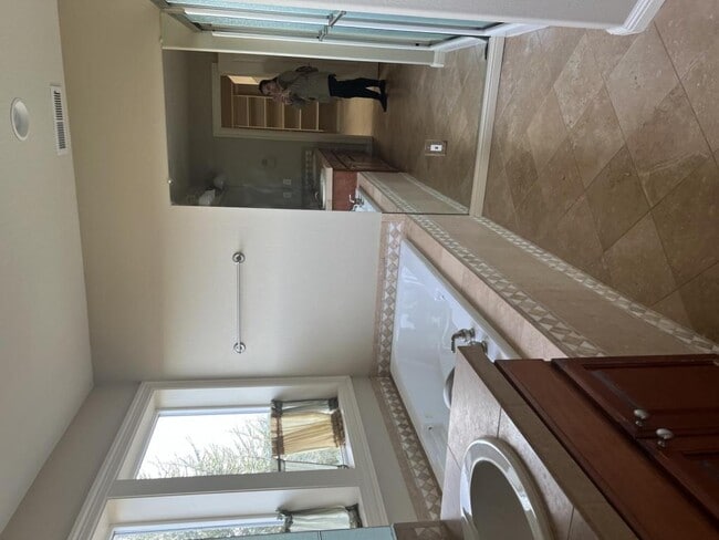 Building Photo - 15715 SE Bybee Dr