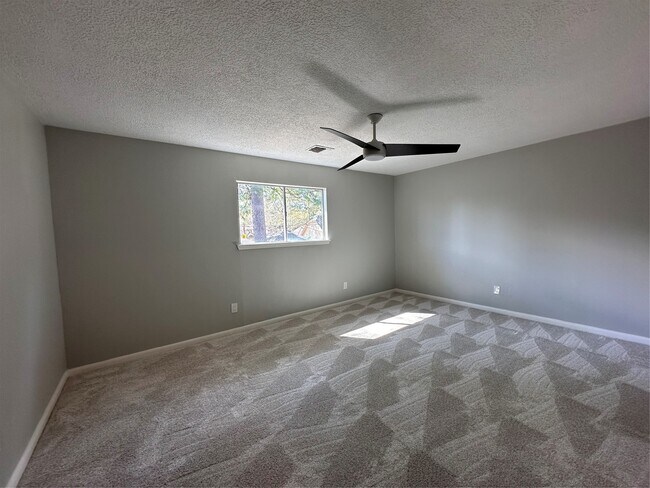 Building Photo - 17707 Moss Point Dr