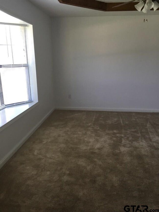 Building Photo - 6020 Plantation Dr