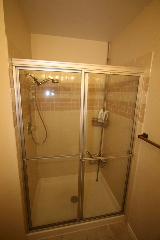 Building Photo - 2 Bed, 2 Bath Condo in East Anchorage!