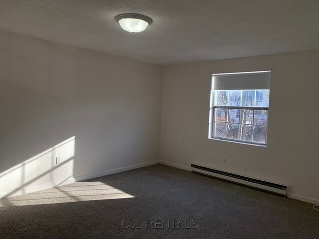 Building Photo - 4 Viking Ct