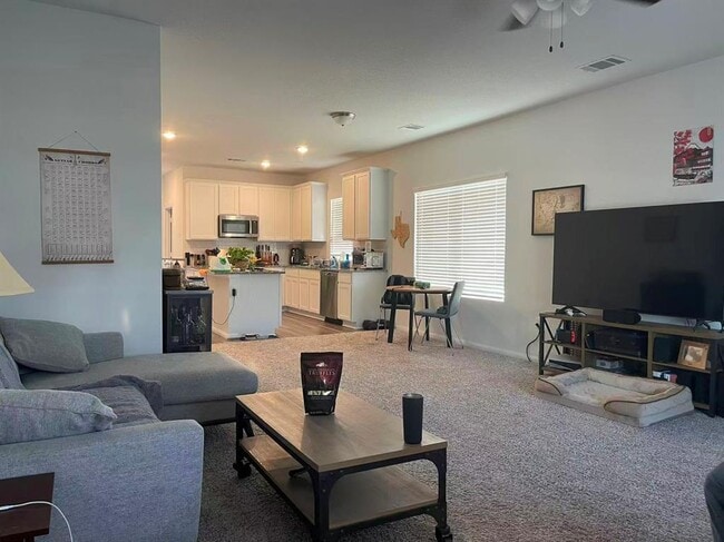 Building Photo - 141 Mammoth Dr