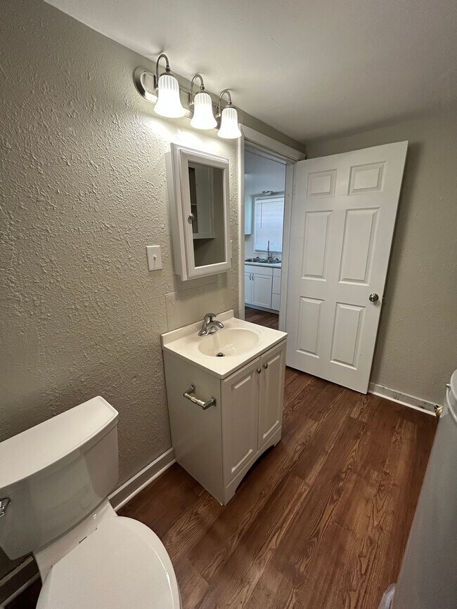 Building Photo - 1 bed + 1 bonus room apartment in Laurel