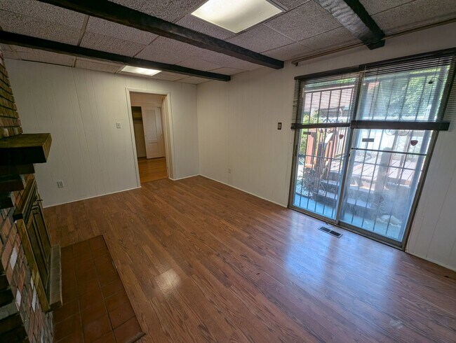 Building Photo - Kenwood Charmer - Section 8 Friendly