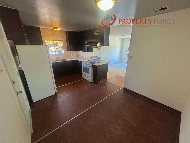 Building Photo - 2085 Ashwood Ln