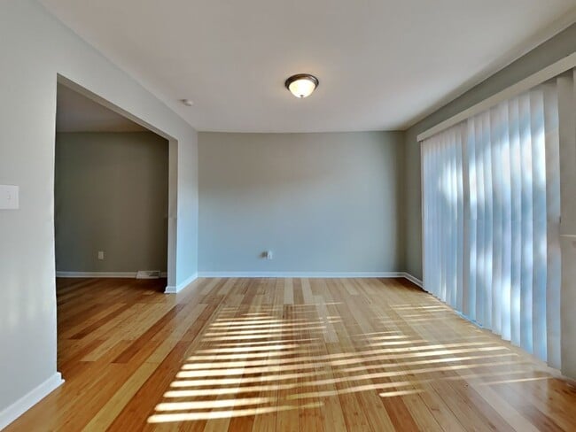 Building Photo - Charming 3-Bed, 2-Bath Home in Blue Springs with Garage