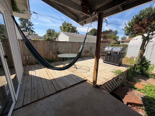 Building Photo - 1208 S Florence Pl