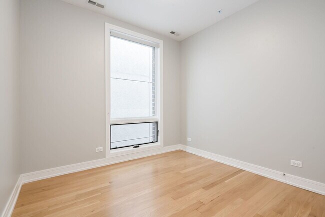 Building Photo - 680 N Milwaukee Ave