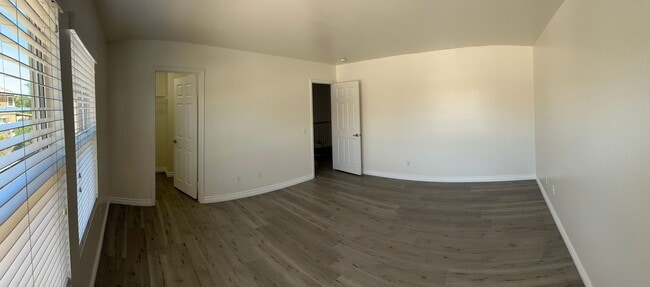 Building Photo - Large 5 bedroom / 2.5 Bathroom Perris Home