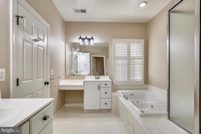 Building Photo - 707 Hawkins Way