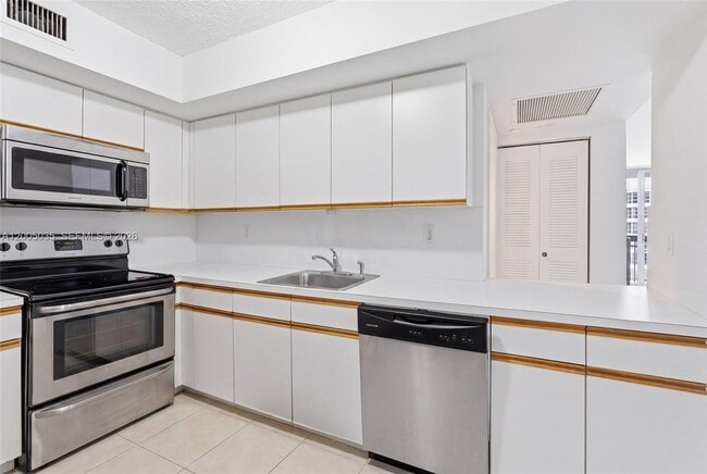 Building Photo - 19195 Mystic Pointe Dr