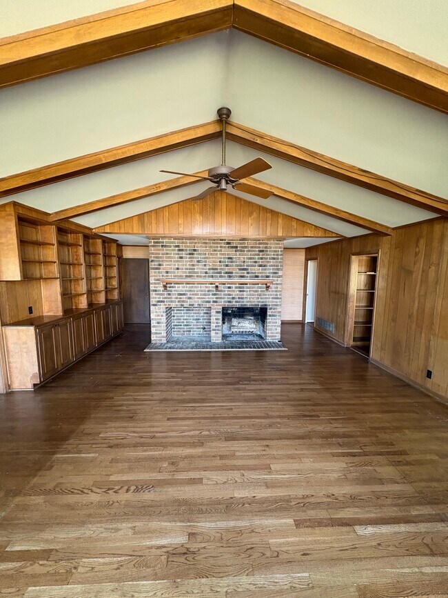 Building Photo - 189 Pinmar Ln