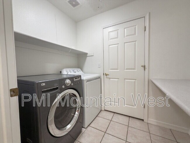 Building Photo - 320 N 500 W