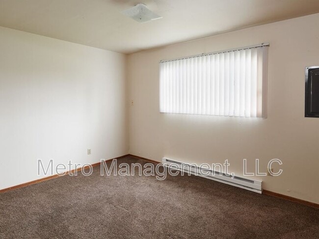 Building Photo - 8307 N Fowler Ave