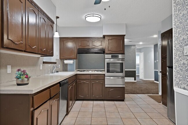 Building Photo - 1103 Wildwood Dr