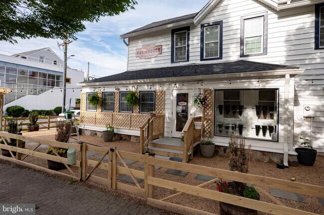 Building Photo - 226 Guthrie Ave