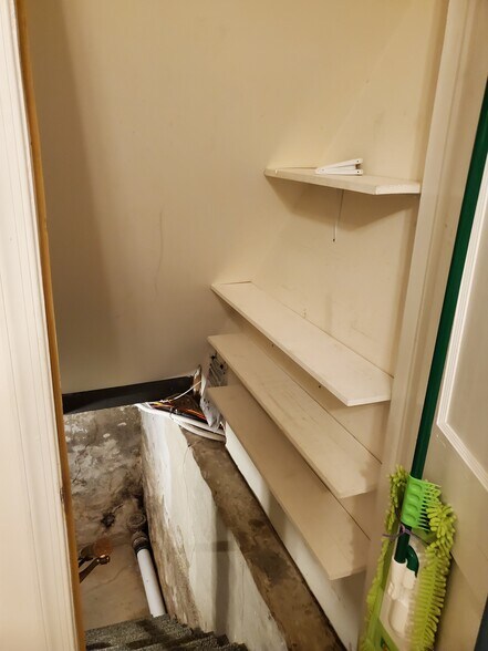 Building Photo - 2411 Patane Ave