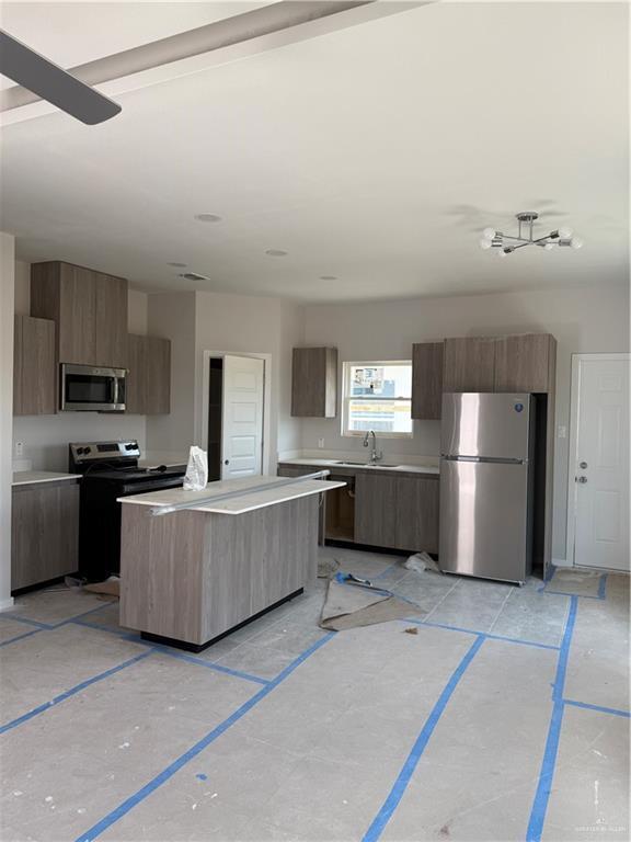 Building Photo - 402 N Alexandrite Ave