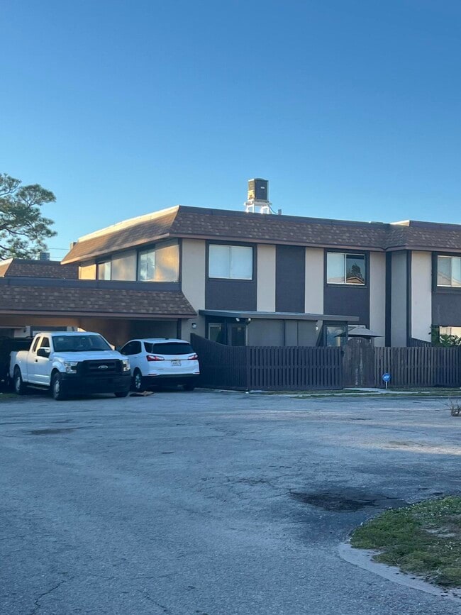 Building Photo - 2110 Sherwood Forest Blvd