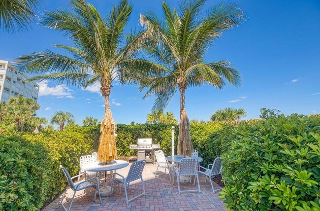 Building Photo - 3870 N Hwy A1A