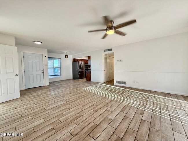 Building Photo - 10833 Cardigan Dr