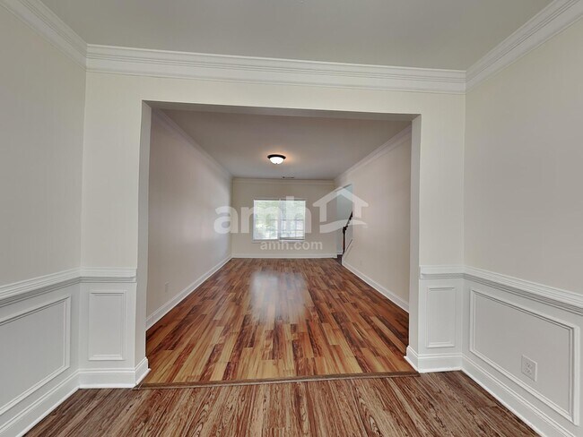 Building Photo - 6260 Cove Creek Dr