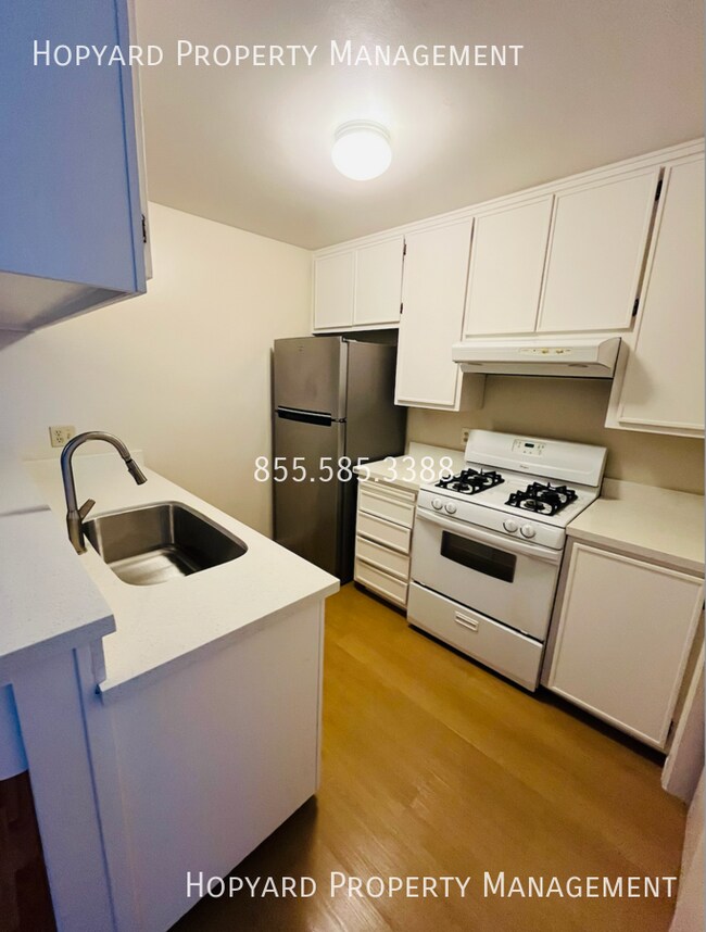 Building Photo - 8133 Arroyo Dr