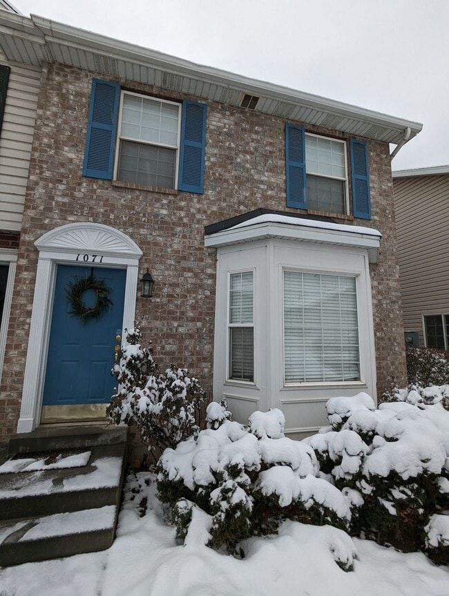 Building Photo - Provo Townhouse