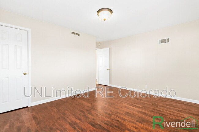 Building Photo - 1980 Willow St