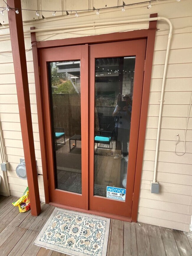 Building Photo - 1 bed, 1 bath - South Mission Hills neighborhood