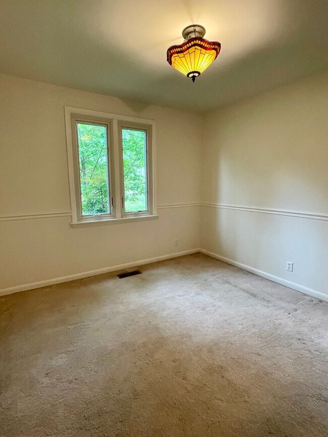 Building Photo - 6808 River Ridge Dr