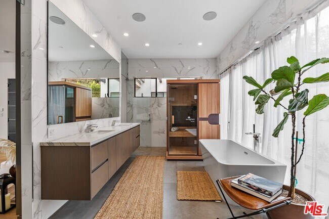 Building Photo - 3553 Alana Dr