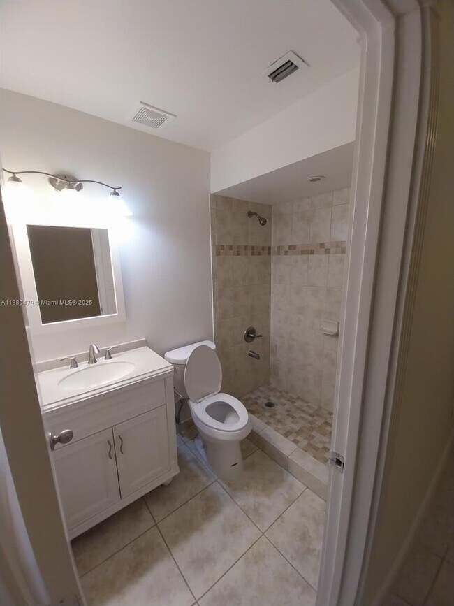 Building Photo - 5027 SW 139th Ct
