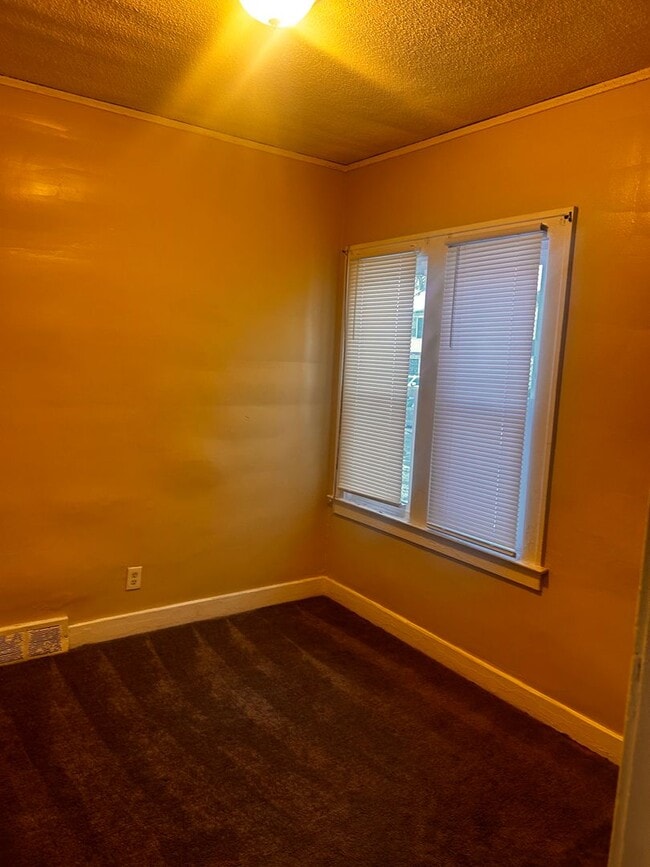 Building Photo - 3-bedroom located on Detroit's East side!