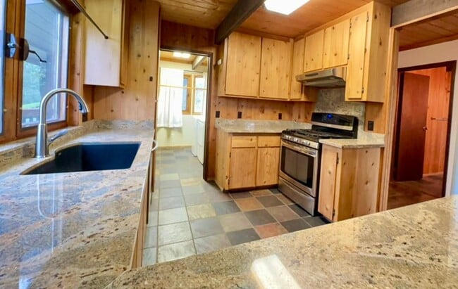 Building Photo - AUBURN LAKE TRAILS