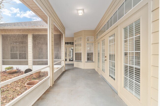 Building Photo - 7013 NW 50th Terrace