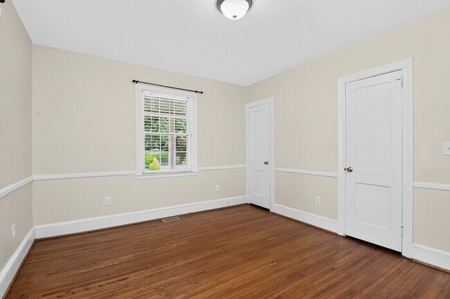 Building Photo - Well Maintained 2BD/1BA Brick Home in Charlotte, NC!