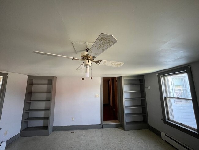 Building Photo - Spacious 3-Bedroom Farmhouse for Rent – Pe...