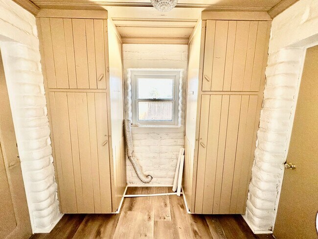 Building Photo - Fully Renovated West Fresno 4/2