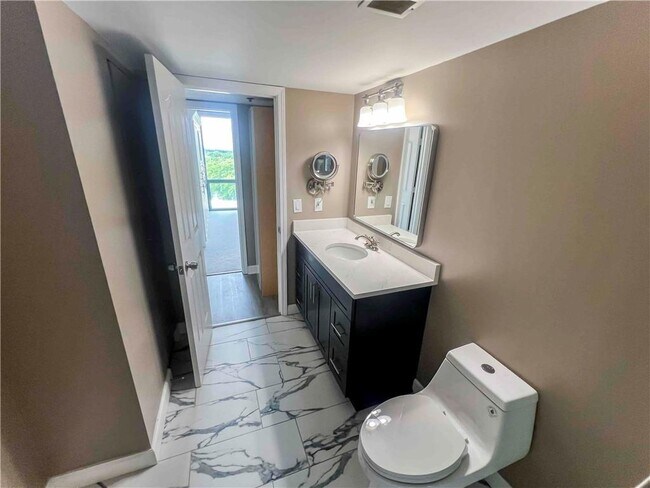 Building Photo - 2870 Pharr Ct S Northwest
