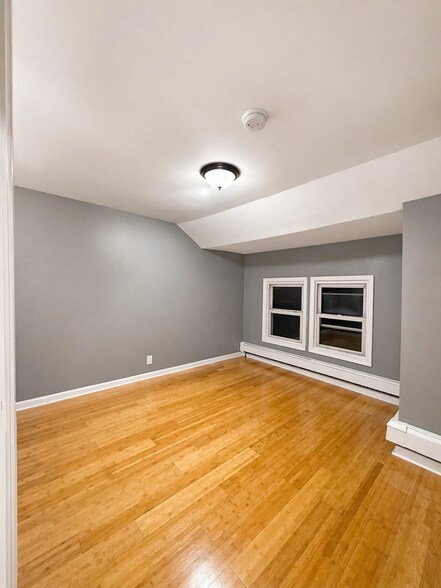 Building Photo - 35 Coit St