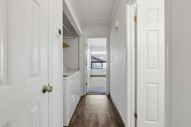 Building Photo - 161 W 950 S