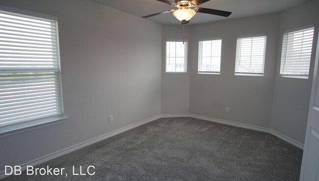 Building Photo - 4 br, 3.5 bath House - 124 Hunters Ranch