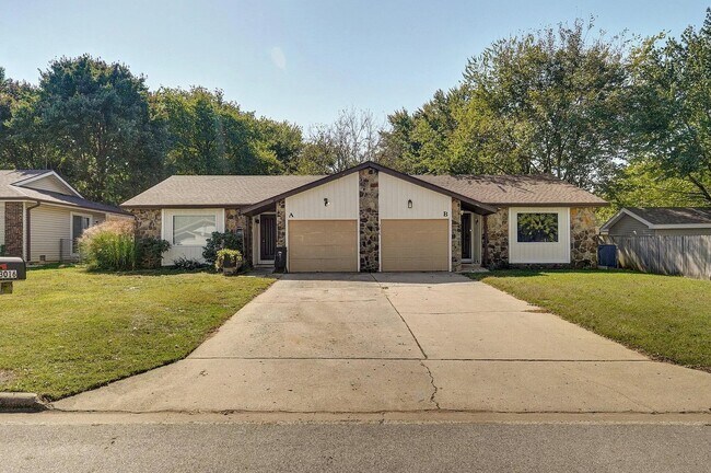 Building Photo - 3016 W Roxbury St