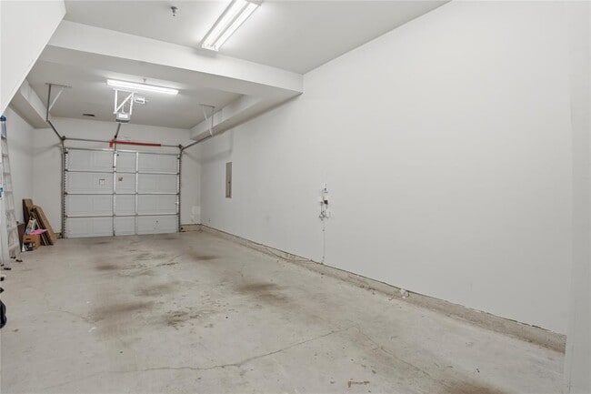 Building Photo - 1411 Town Creek Dr