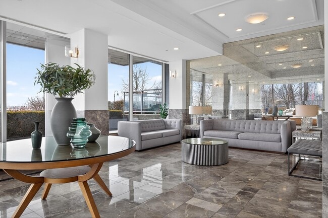 Building Photo - 25 Hudson St