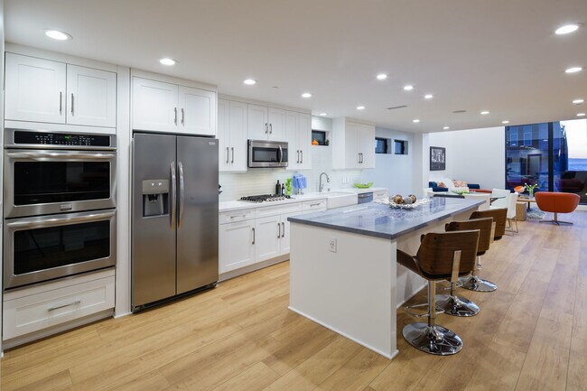 Building Photo - 3920 O-Fully Furnished | Hollywood Beach |...