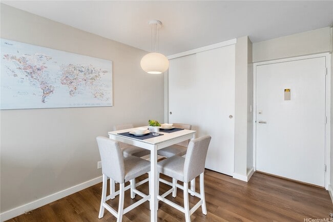 Building Photo - 400 Hobron Ln